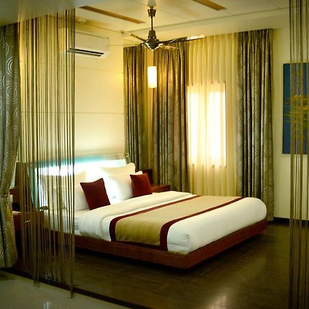 Hotel Fortune Palace Jāmnagar Extérieur photo