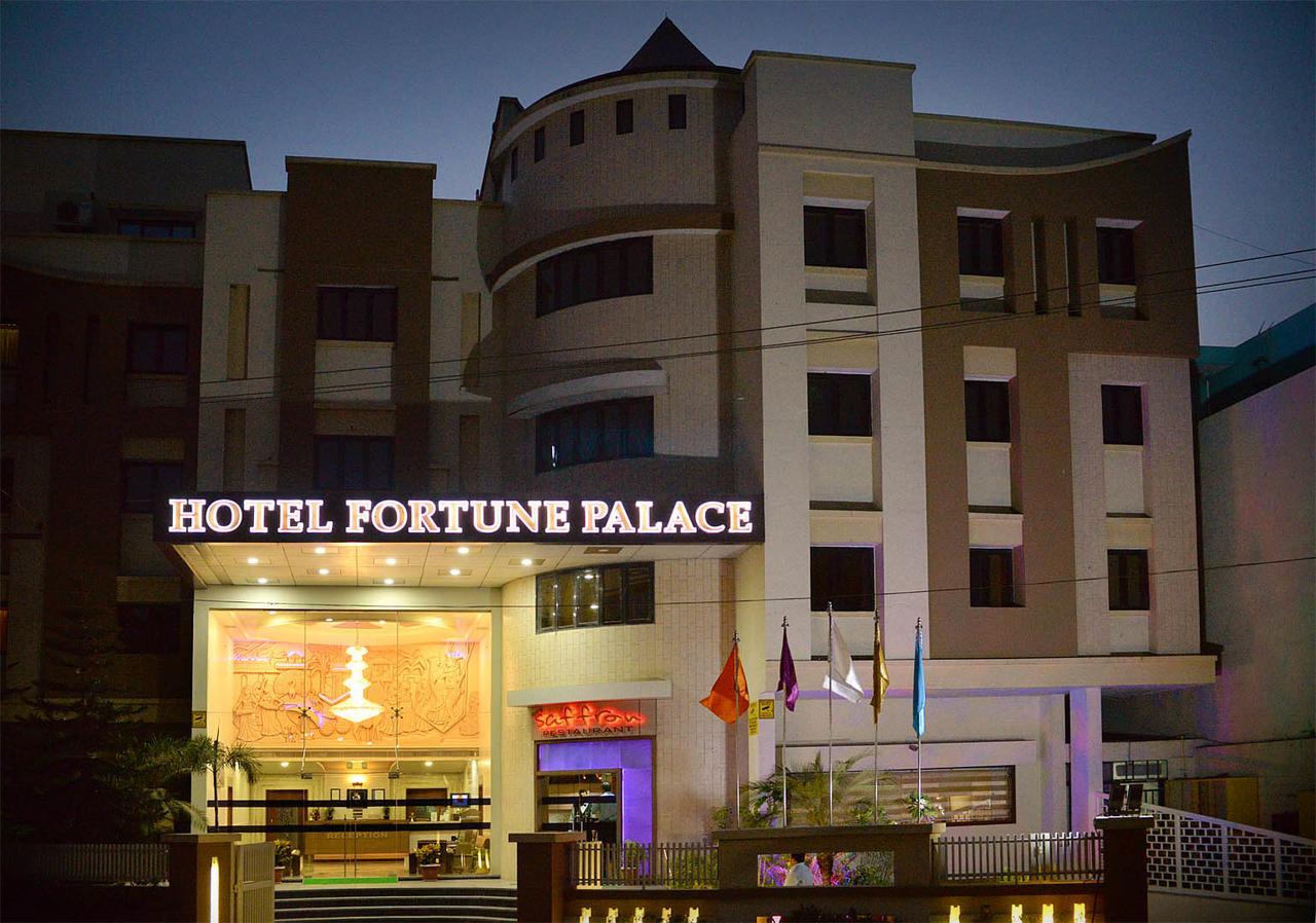 Hotel Fortune Palace Jāmnagar Extérieur photo