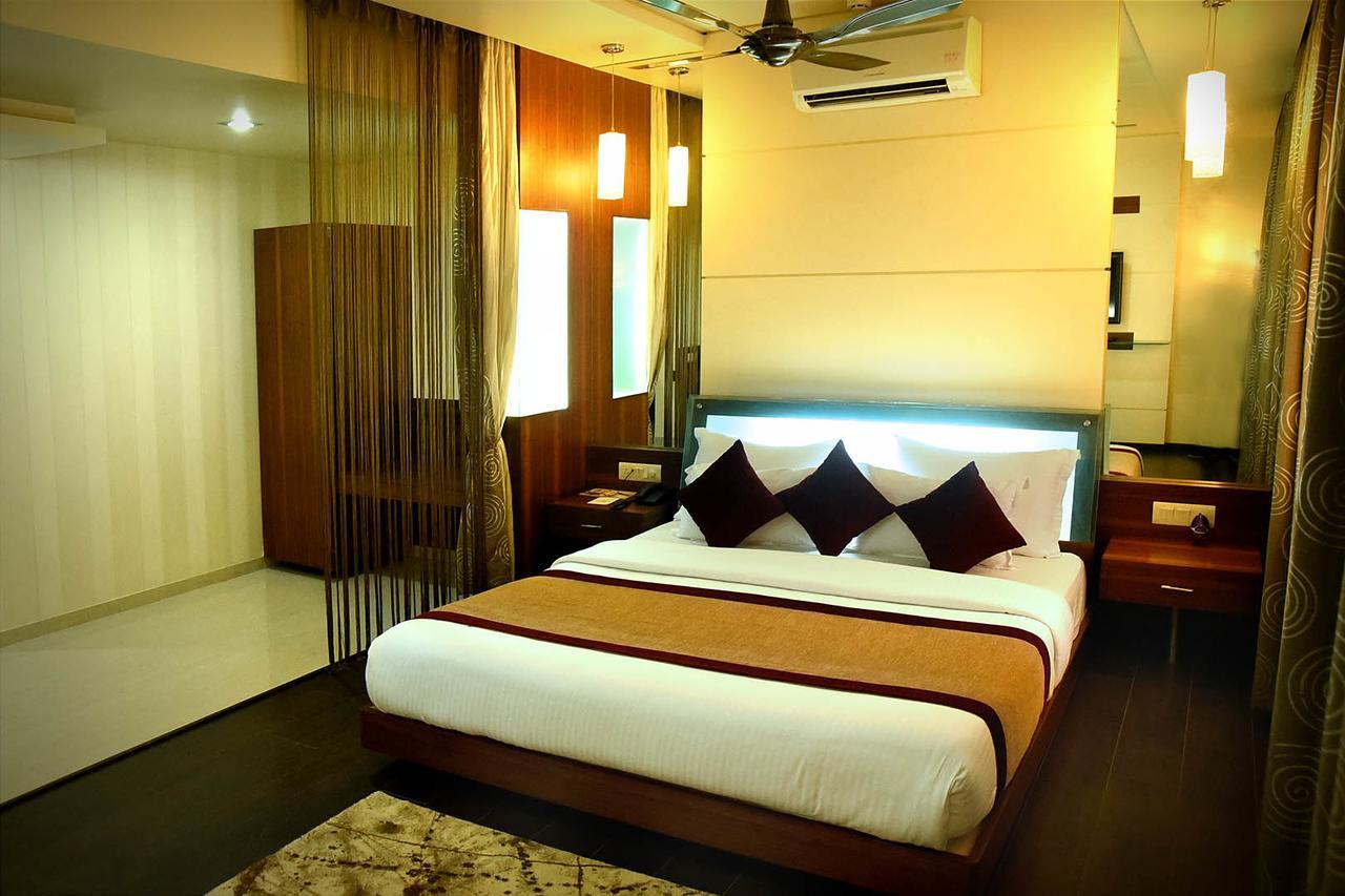Hotel Fortune Palace Jāmnagar Extérieur photo