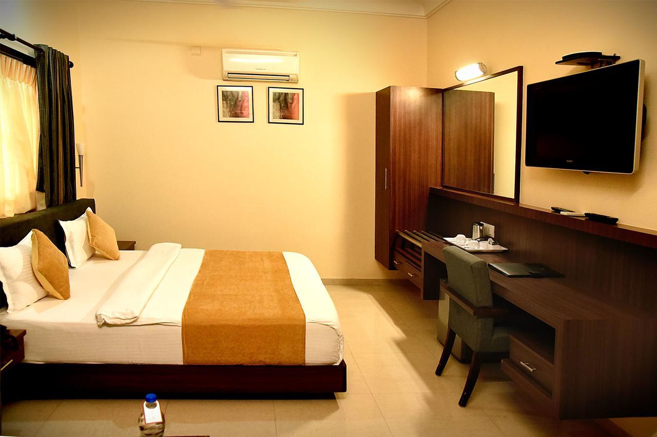 Hotel Fortune Palace Jāmnagar Extérieur photo