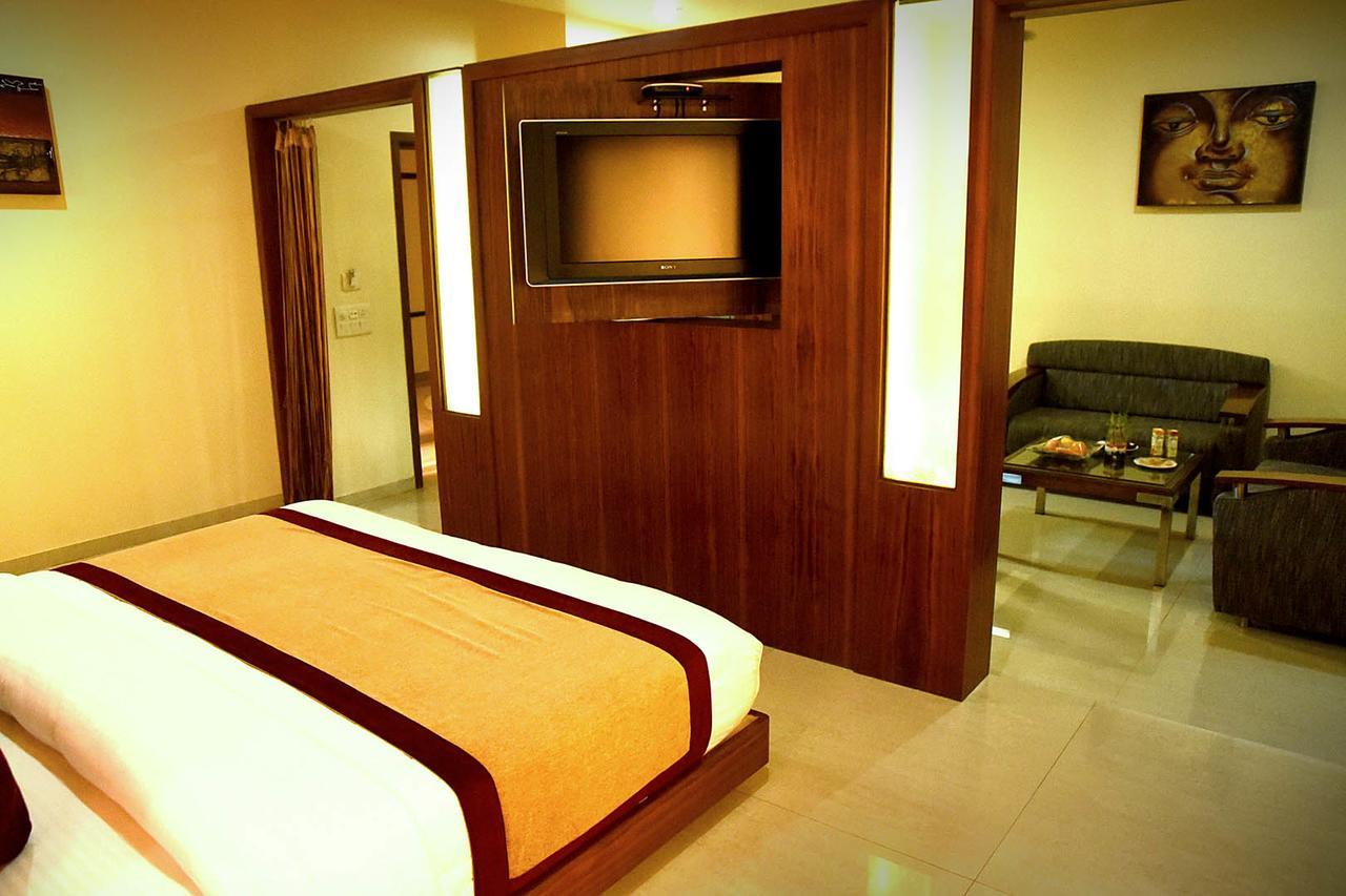 Hotel Fortune Palace Jāmnagar Extérieur photo